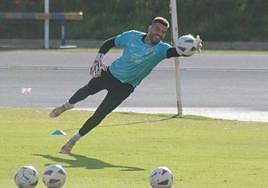 Luis Maximiano durante el entrenamiento de ayer.