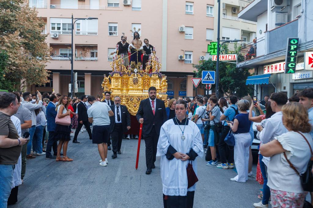 Las imágenes de los traslados del miércoles para la Magna de Granada