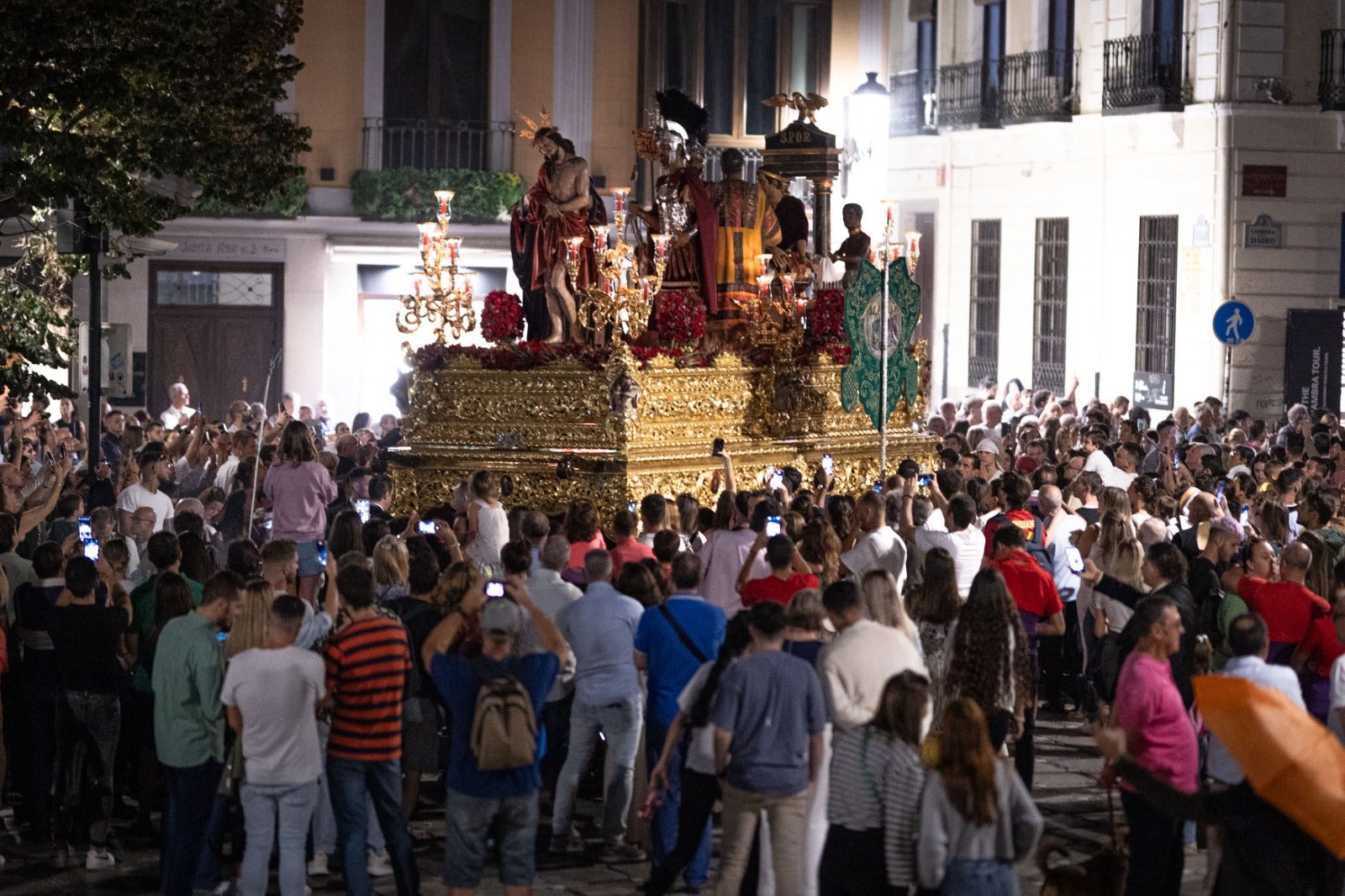 Las imágenes de los traslados del miércoles para la Magna de Granada