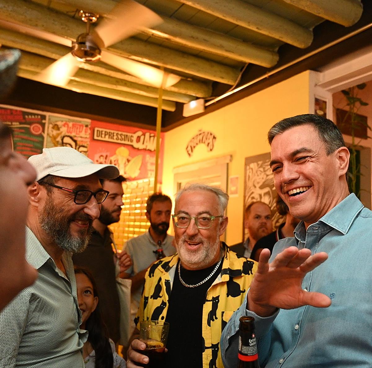 Mitin de Pedro Sánchez y rock and roll