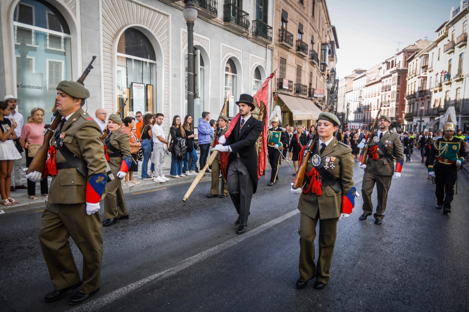 Las imágenes de los actos del 12 de octubre en Granada