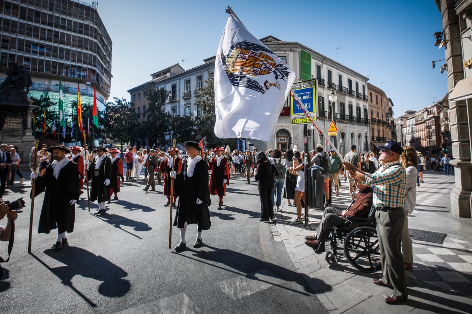 Las imágenes de los actos del 12 de octubre en Granada