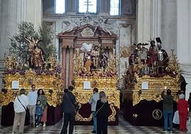 Pasos en el interior de la Catedral de Granada.
