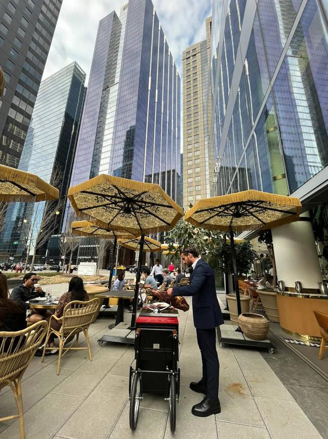 'Service table' en la terraza del restaurante de José Andrés en Chicago.