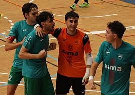 Los jugadores del Sima Granada celebran un gol.