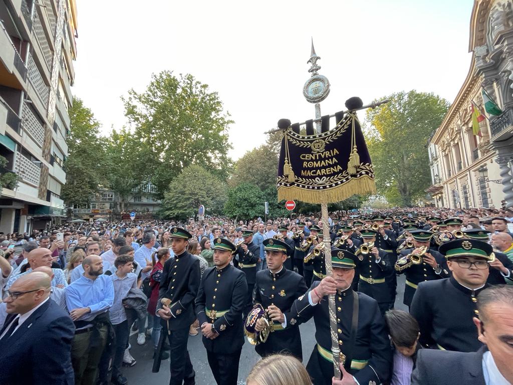 Las imágenes de la Magna de Granada: los 22 pasos en las calles de la ciudad