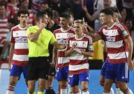 Rubio, a la derecha, protesta junto a sus compañeros.