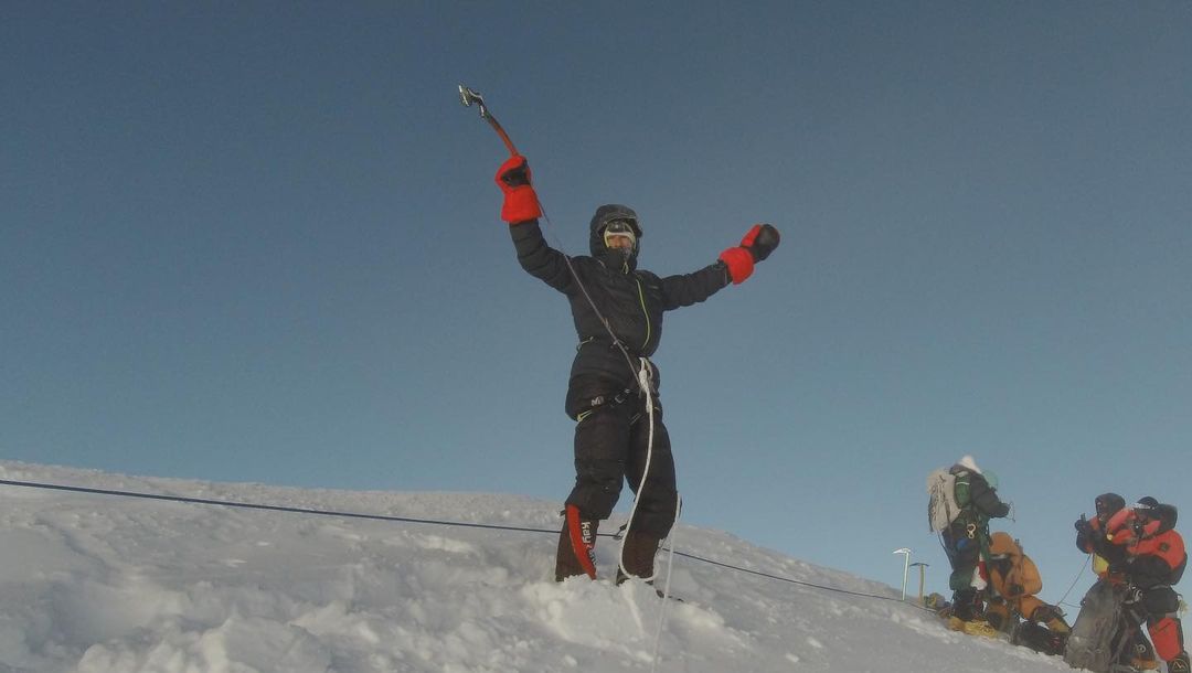 Este verano tenía previsto el «máximo de mis sueños en una gran montaña». Junto a Denis Urubko querían abrir una vía nueva en estilo alpino en el Gasherbrum I. Sin embargo, este logro tendrá que esperar porque lo que para ambos era una aclimatación, la subida sin oxígeno por una vía conocida antes de intentar una nueva, se convirtió en su mayor logro de este verano en dos meses intensos de trabajo.