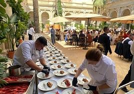 La limitación principal impuesta por el Cabildo es la de no servir barras libres ni fumar.
