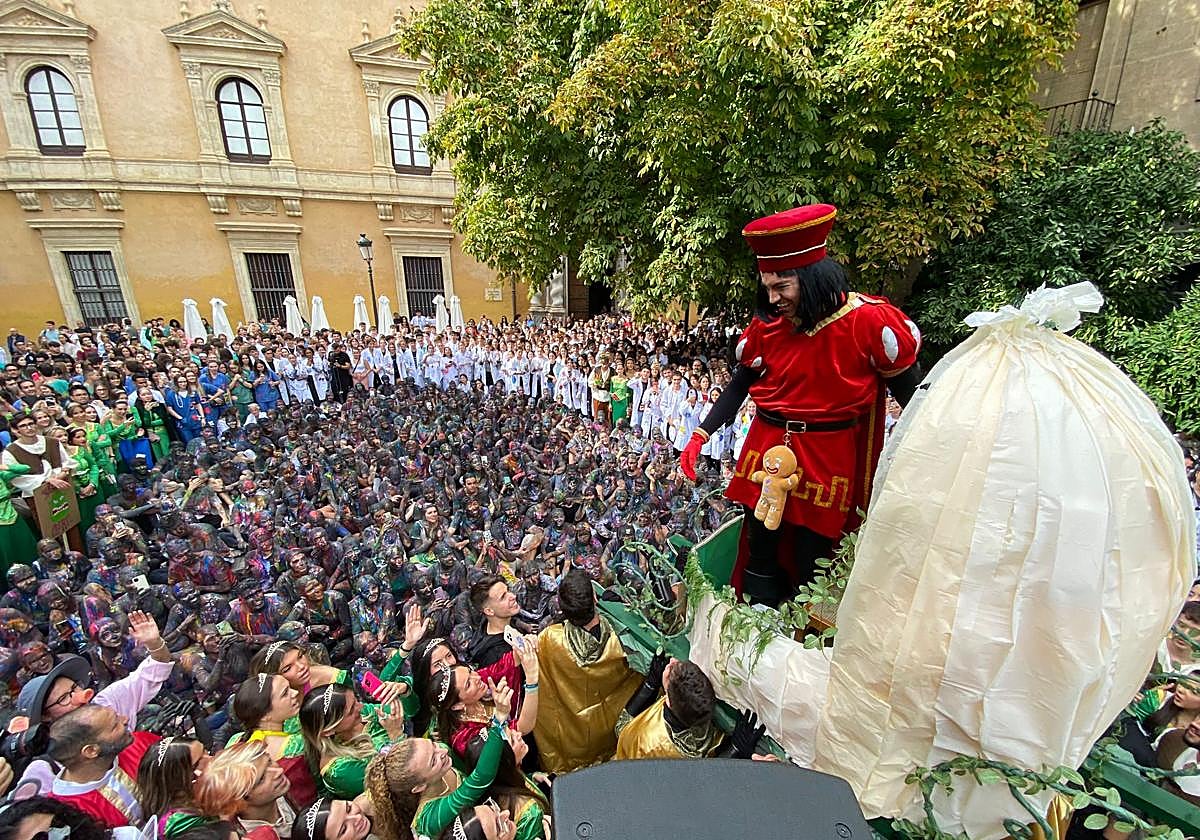 Estudiantes de Medicina celebran San Lucas al ritmo de Shrek