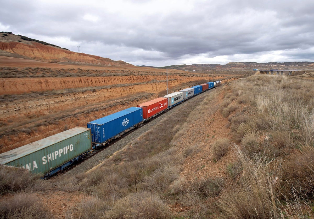 Imagen de archivo de un tren de mercancías.