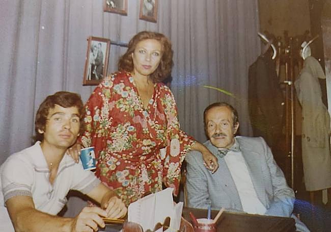 Paco López, con Queta Claver y Ángel Picazo, en una foto de juventud.