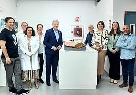 Acto de levantamiento de El Privilegio de Vilches en el IAPH de Sevilla.