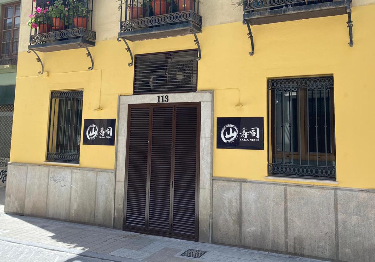 Imagen principal - El restaurante de Granada que tiene solo dos mesas y una lista de espera de 5 meses