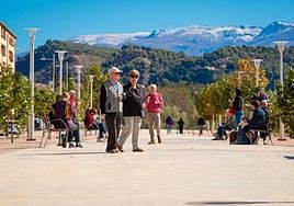 Los vecinos de la Chana disfruta de su bulevar.