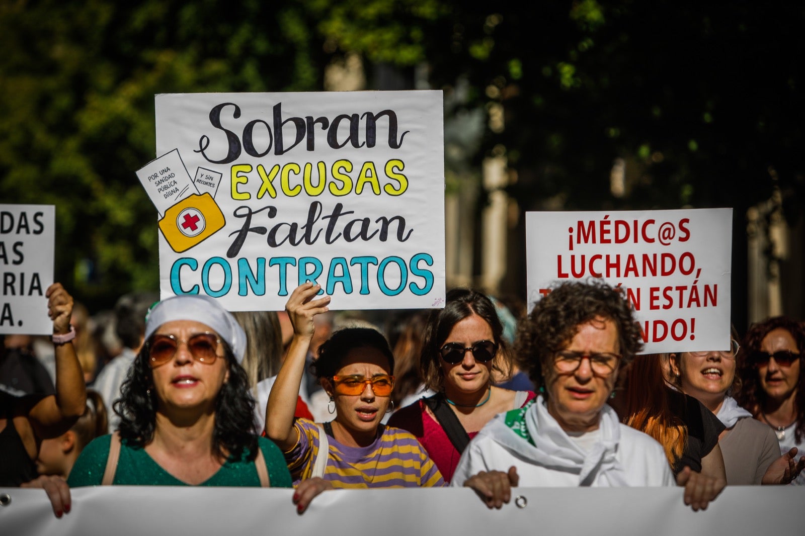 Las imágenes de la manifestación por la Sanidad de este sábado en Granada