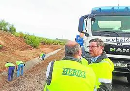 Visita institucional a las obras de la carretera.