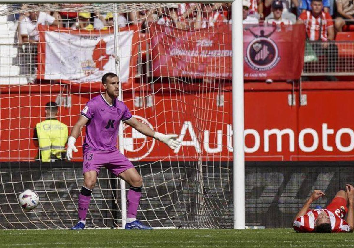 Fernando Martínez se queda con cara de no saber qué pasa. Primer gol de Las Palmas.