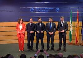 El presidente de la Junta, Juanma Moreno, en el acto de celebración ayer del Día de la Empresa en Andalucía en la sede de la CEA.