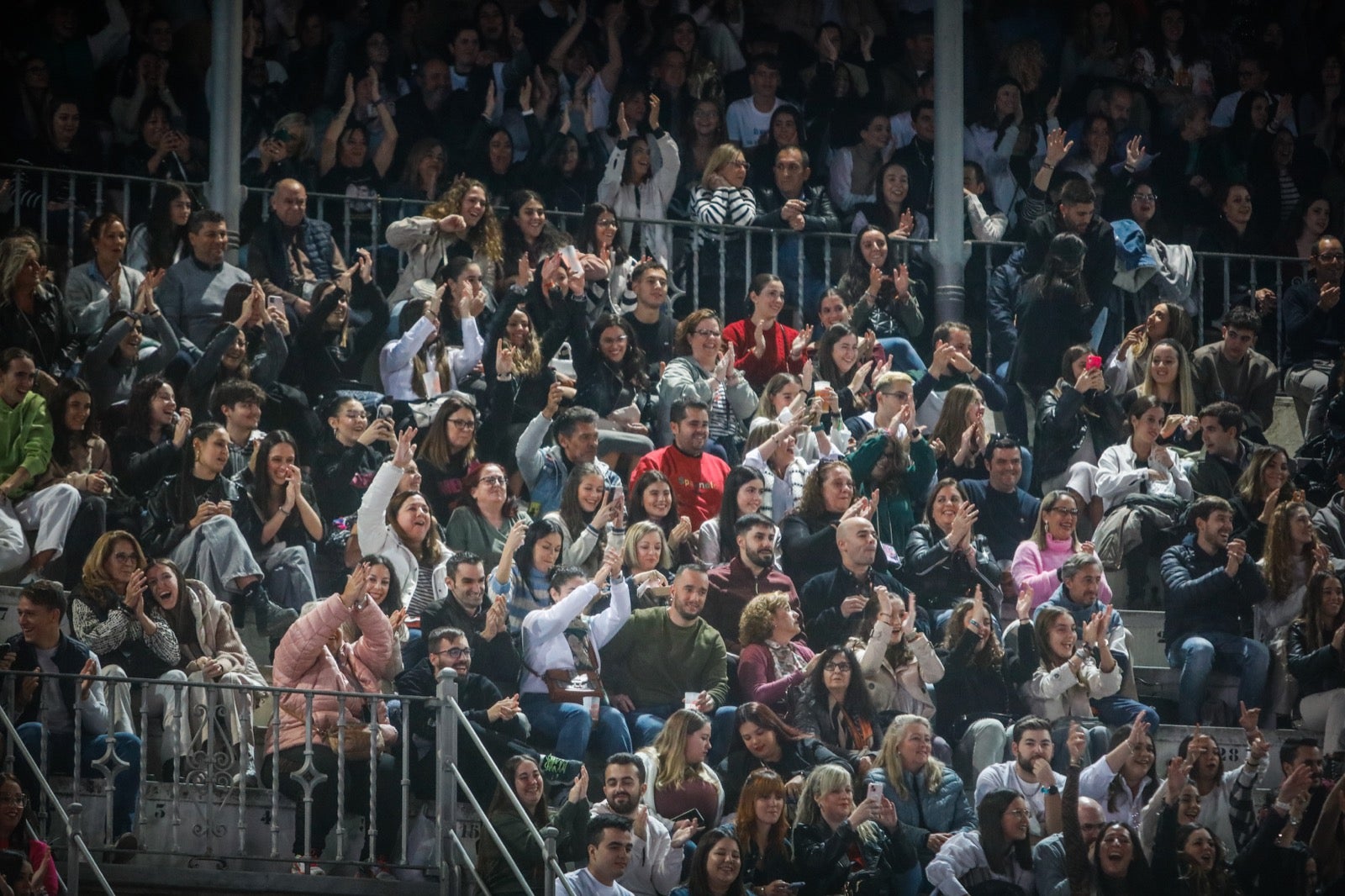 Las imágenes de la actuación de Melendi en la Plaza de Toros