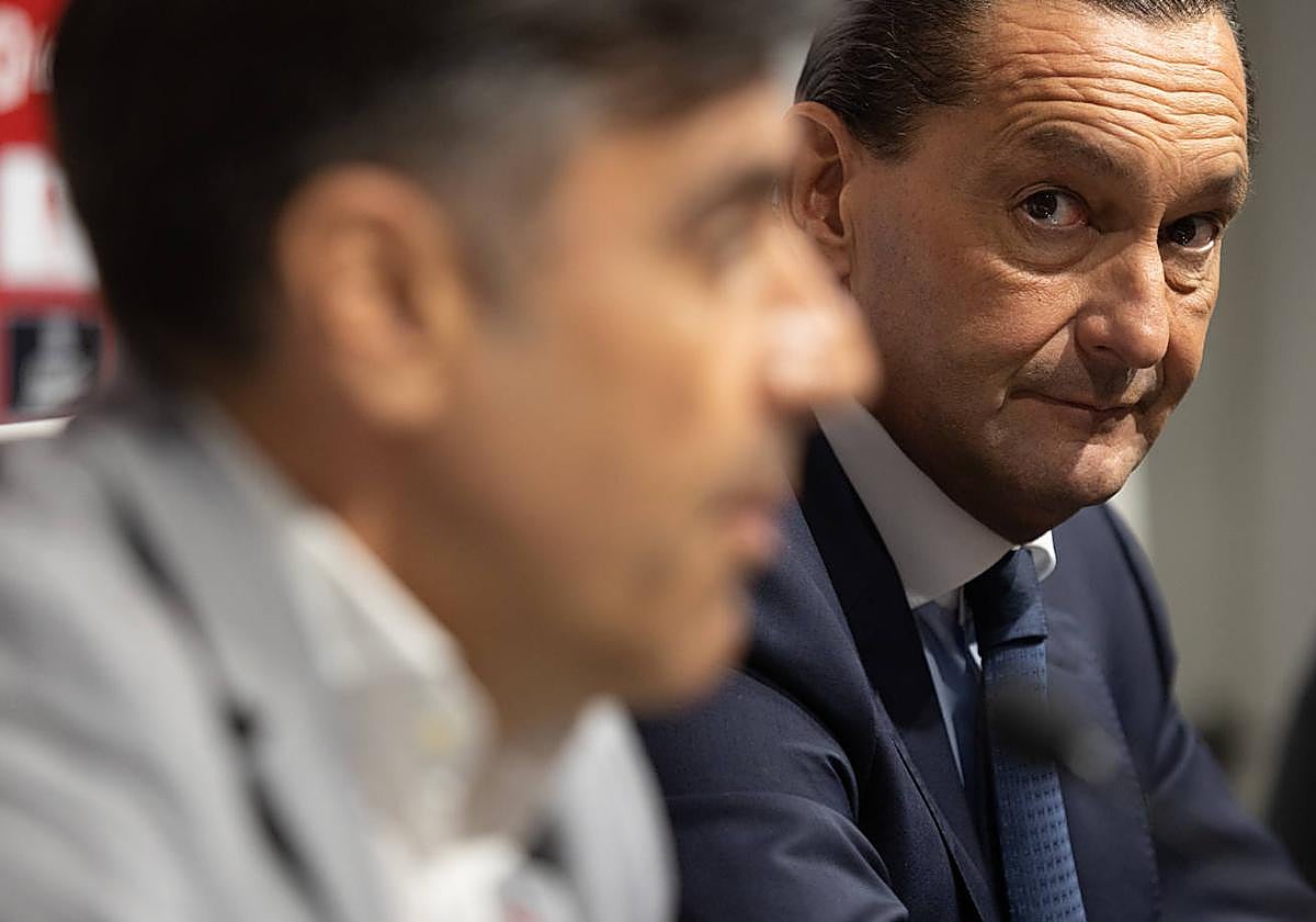 Alfredo García Amado, a su llegada con Nico Rodríguez.