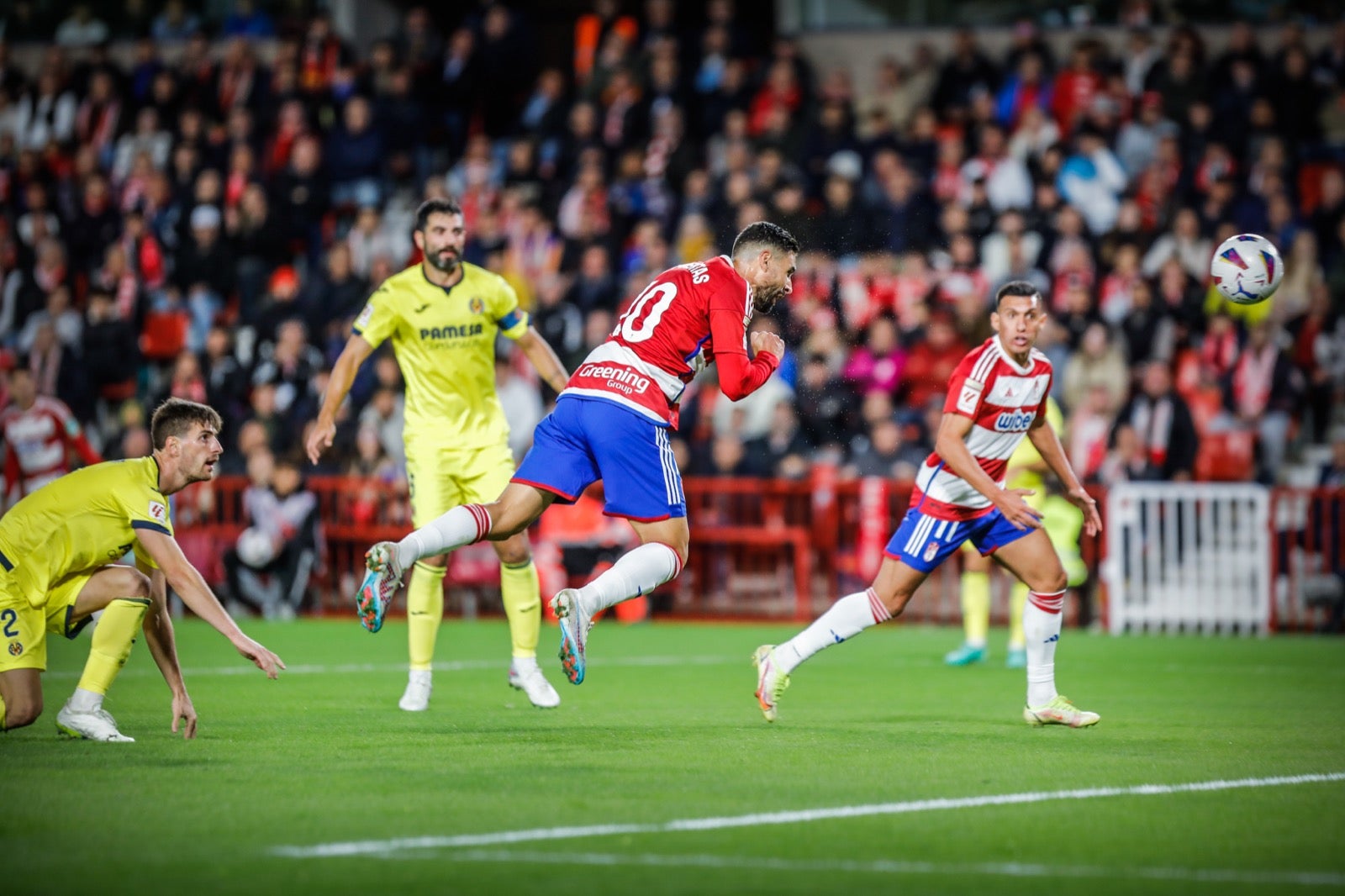 Las imágenes del Granada-Villarreal a pie de campo