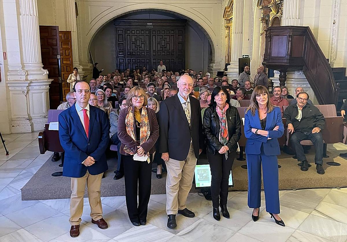 Juan de Dios Gómez, Adela Tarifa, Juan Eslava Galán, Francisca Medina e Isabel Pedrosa, antes de comenzar el acto.