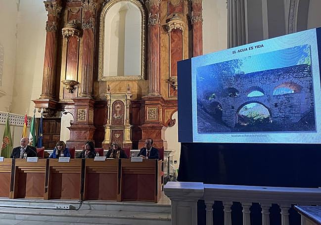Inicio de la conferencia de Juan Eslava Galán.