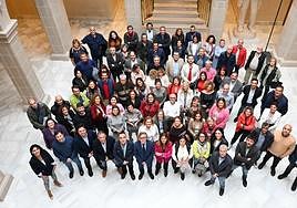 Empleados municipales en el Ayuntamiento de Linares.