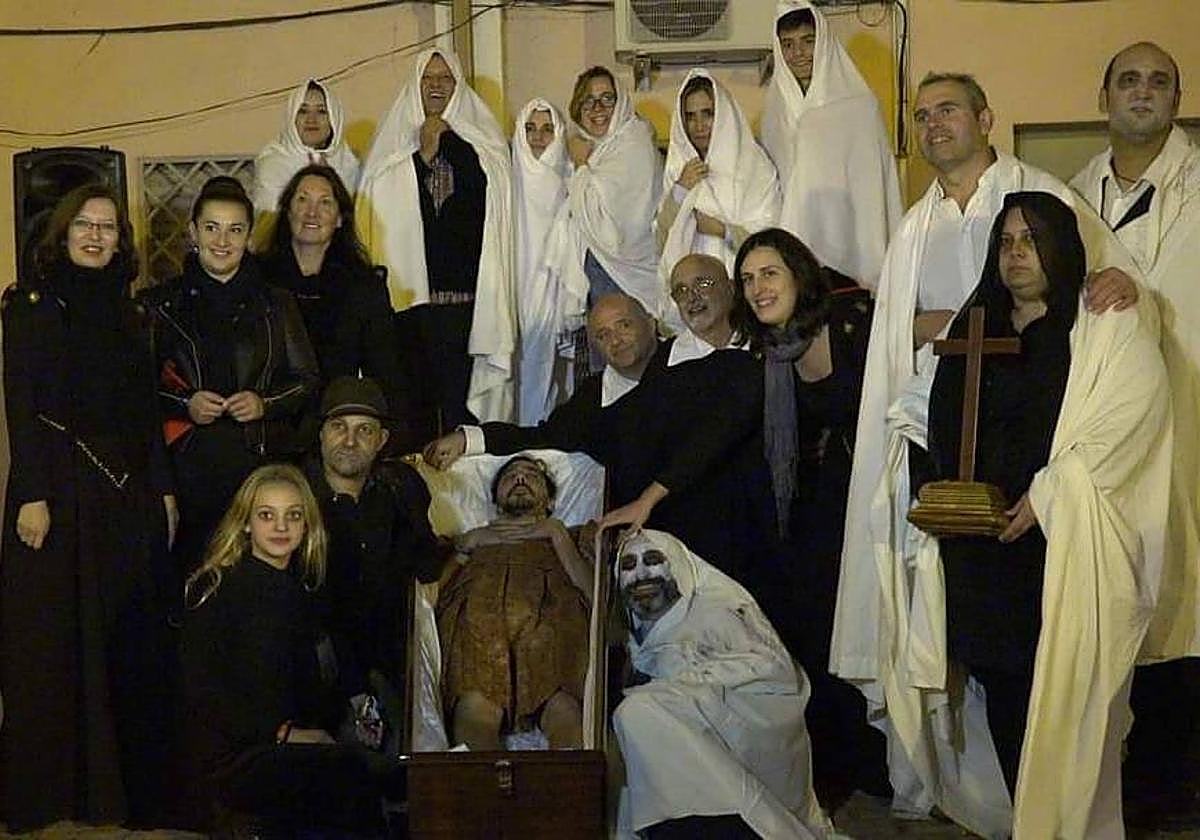 Un grupo de vecinos, en la representación de las marimantas en una edición anterior