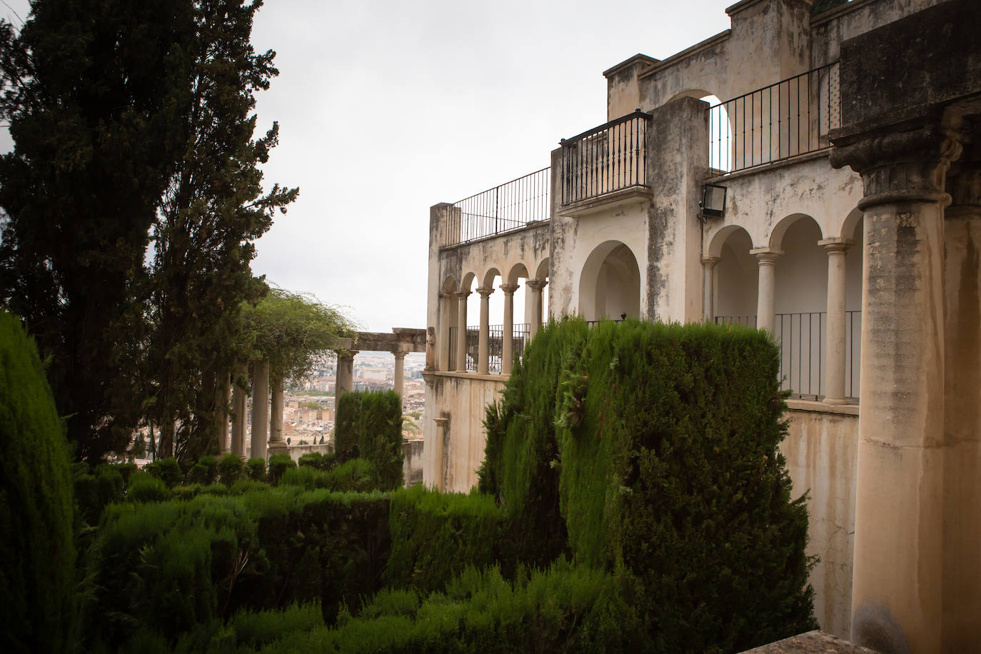 Imagen secundaria 1 - Carmen Blanco, un edificio lleno de arte y magia. 