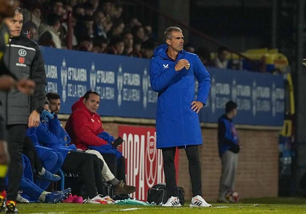 Gaizka Garitano pudo tomar notas en El Prado sobre lo que le ofrecía la UD Almería.