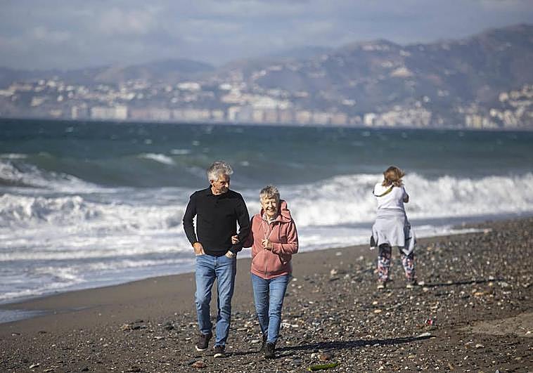Imagen de una playa del litoral granadino esta mañana.