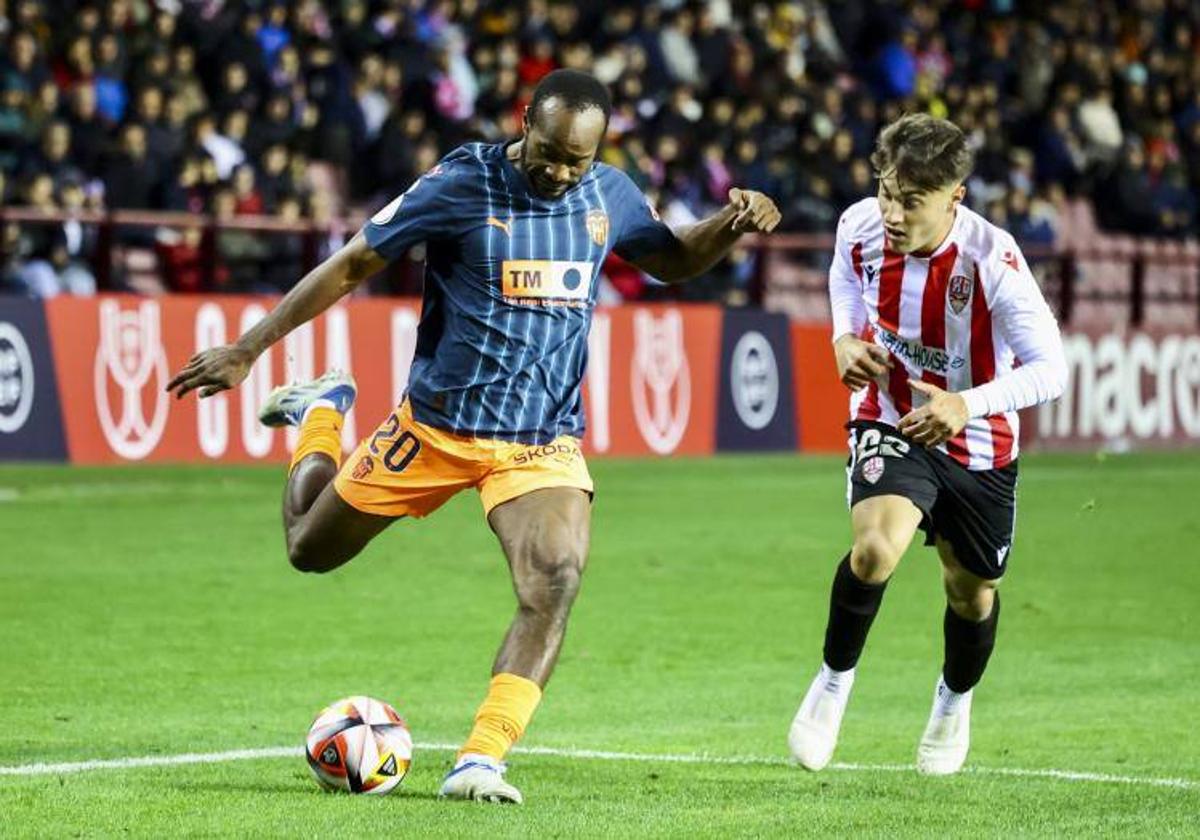 Dimitri Foulquier, durante el partido en Las Gaunas.