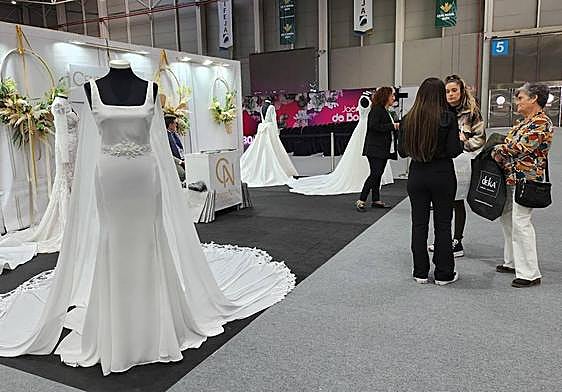 Exposición de vestidos de novia en Ifeja.