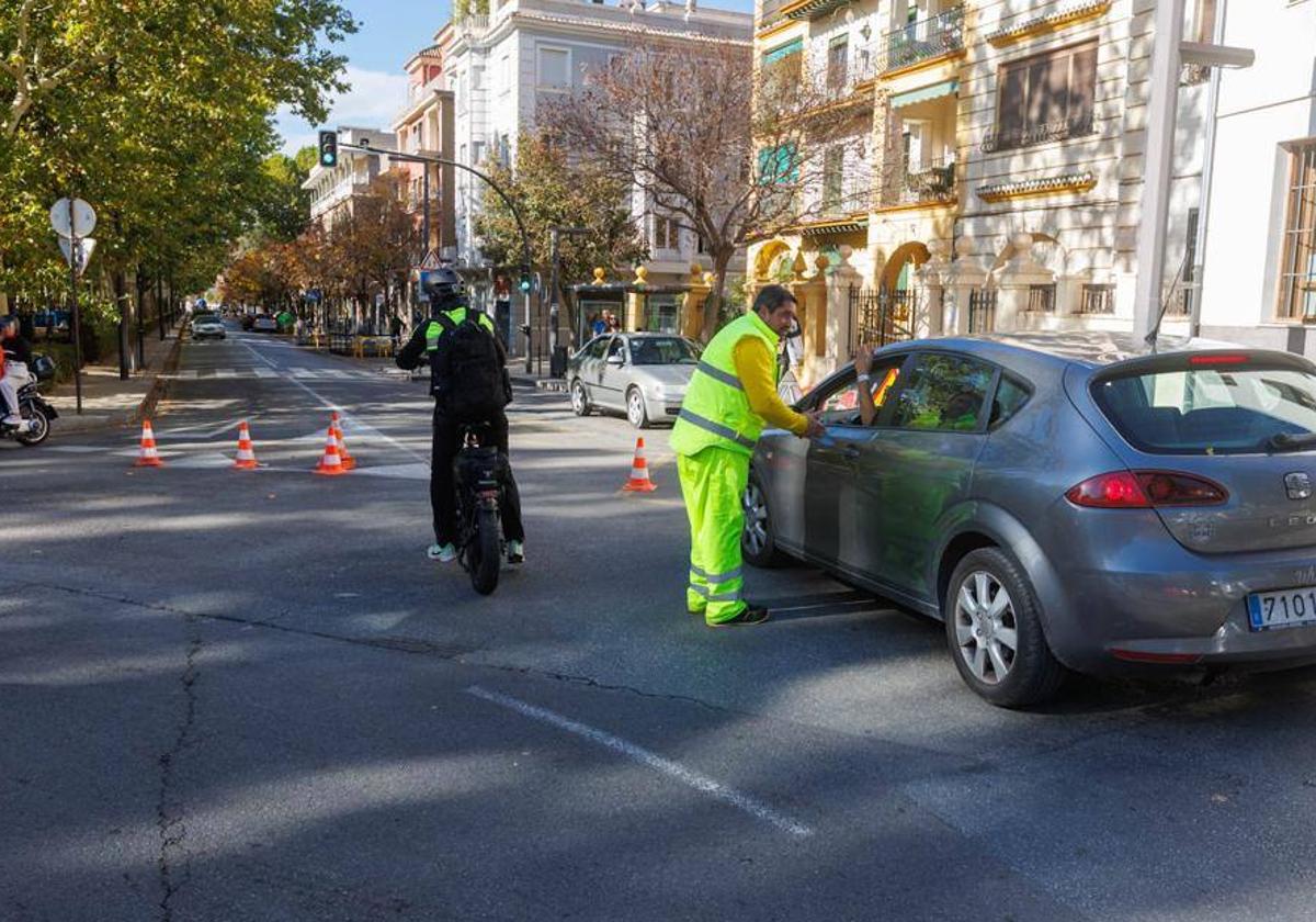 Corte de tráfico en el Paseo del Salón para los trabajos de asfaltado.