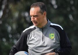 José Luis Oltra, durante un entrenamiento.