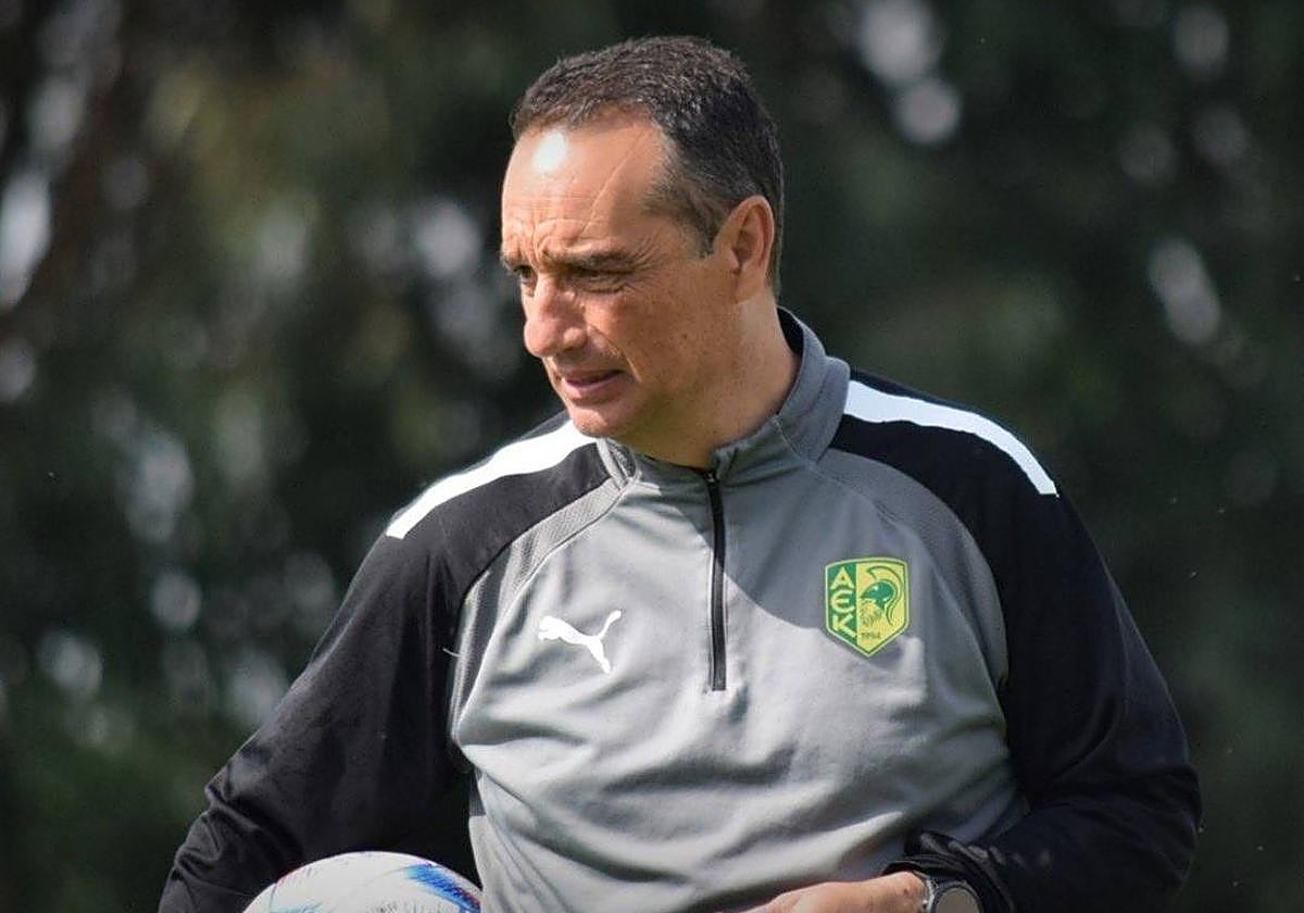 José Luis Oltra, durante un entrenamiento.