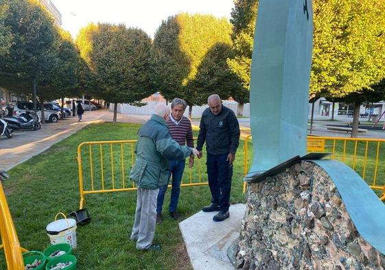 Visita a la escultura, del parque Diego Torres.