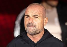 Paco López, serio antes de un partido anterior en Los Cármenes.