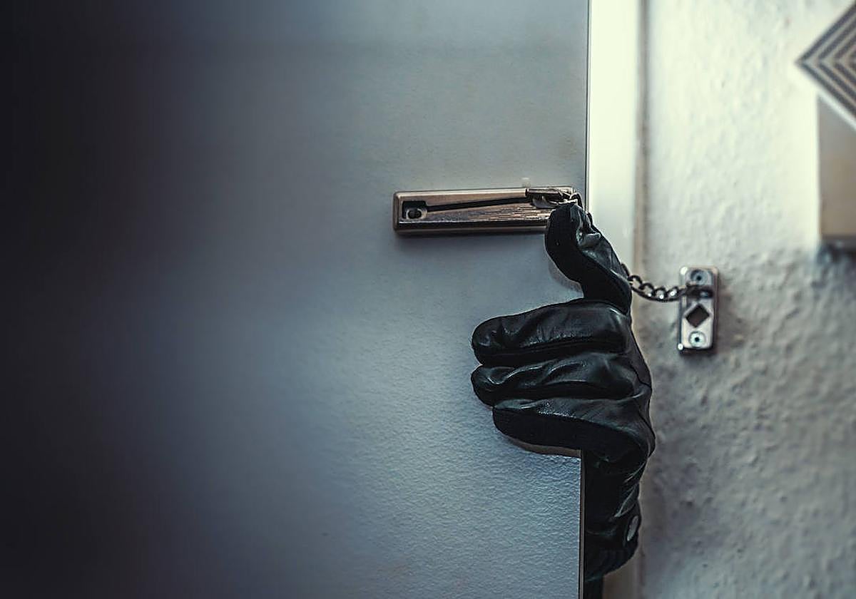 Las denuncias por robos en viviendas de Dílar han experimentado un aumento desde este verano.