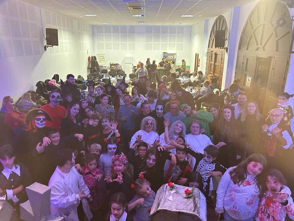 Velefique celebra su primer Halloween, con más de 300 asistentes