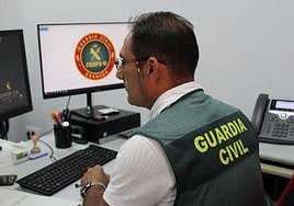 Un joven granadino estafa 55.000 euros a una empresaria con la técnica 'man in the middle'.