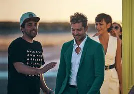 El almeriense Willy Rodríguez junto a David Bisbal durante el rodaje del videoclip 'En tus planes'.