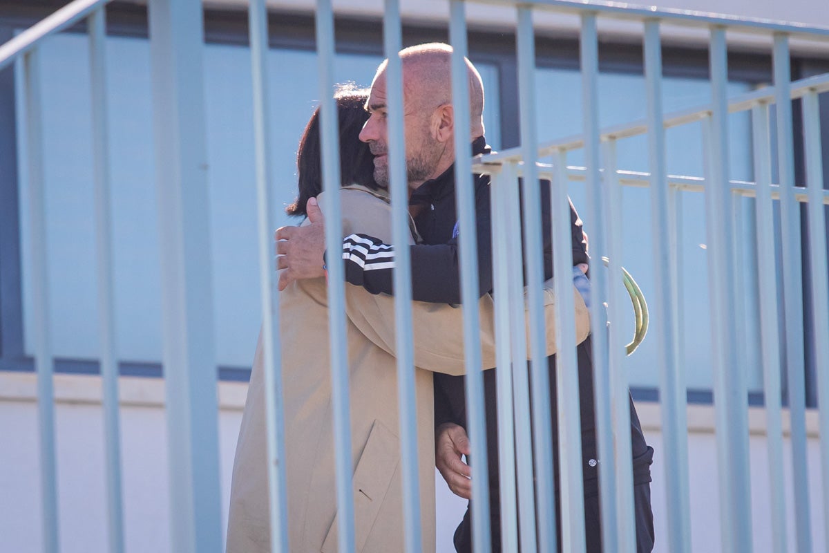 Las imágenes del entrenamiento del Granada con la presidenta por sorpresa