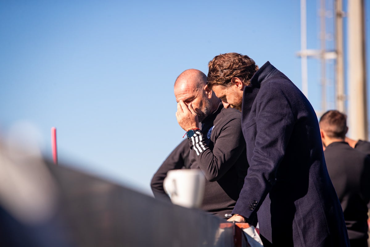 Las imágenes del entrenamiento del Granada con la presidenta por sorpresa