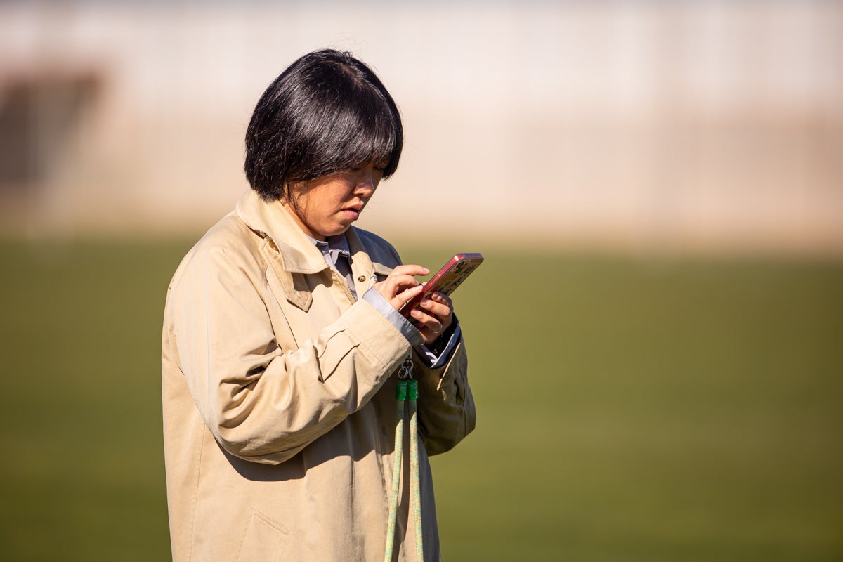 Las imágenes del entrenamiento del Granada con la presidenta por sorpresa