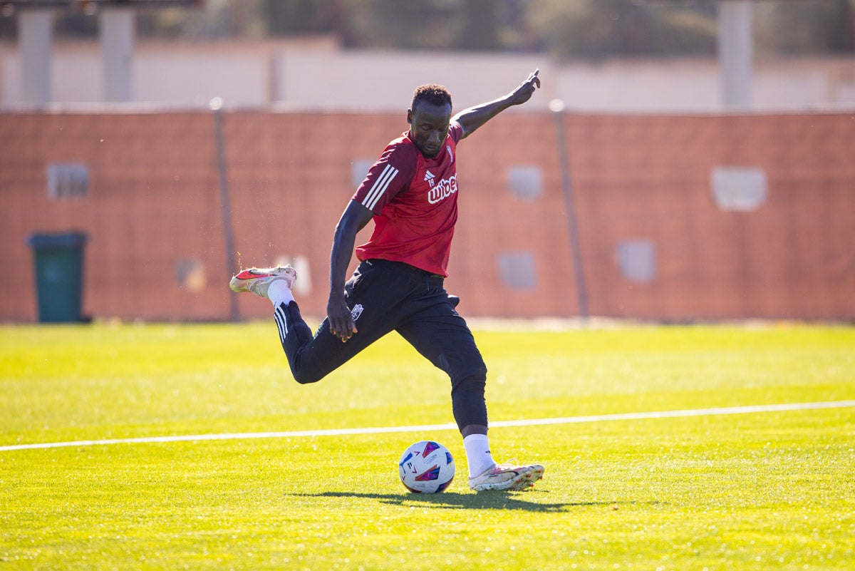 Las imágenes del entrenamiento del Granada con la presidenta por sorpresa