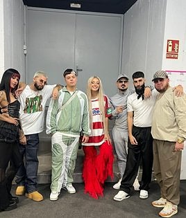 Los Vengadores urbanos de Granada: La Zowi, Vizio, Saiko,Lola Índigo, Dellafuente, Pepe y Maka.