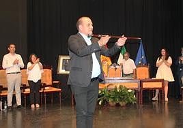 El alcalde socialista, Javier Ortega, en su investidura.